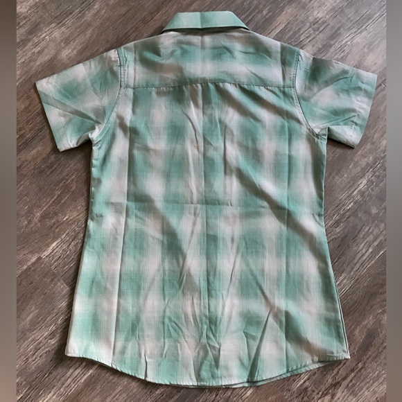 Dixxon short sleeve button up shirt in size Small. - Picture 2 of 6